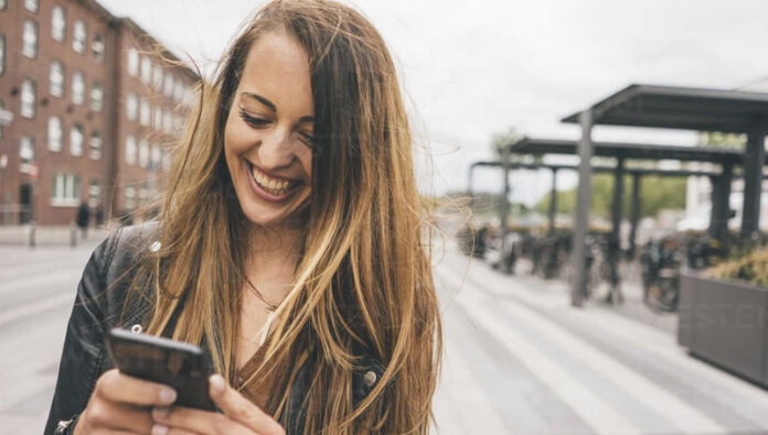 Jovem publica anúncio à procura de marido milionário