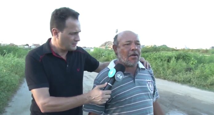 Mulher e amante tatuam cornos na cabeça do marido