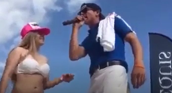 Professora dança twerk nas férias e é despedida