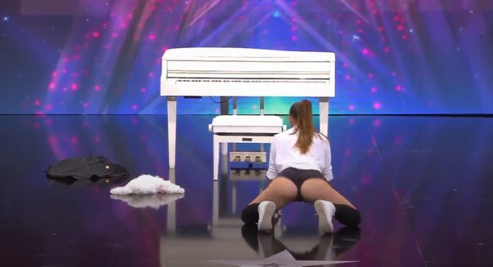 Jovem escandaliza no Croatia's Got Talent com show de twerk