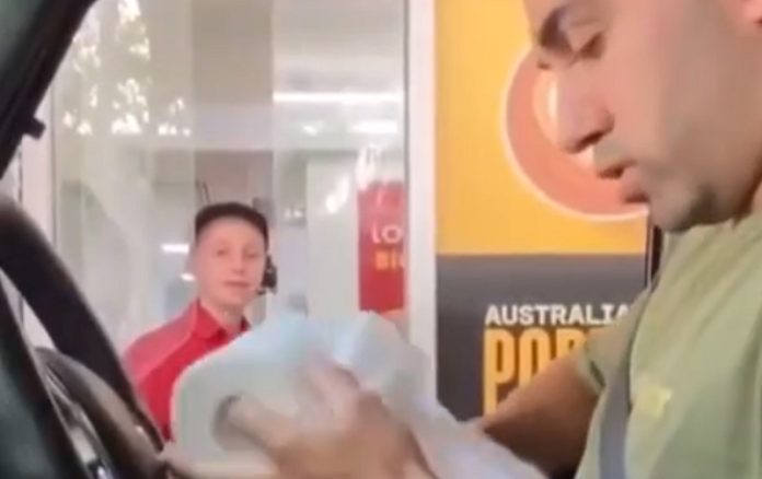 Australiano paga conta de restaurante com papel higiénico