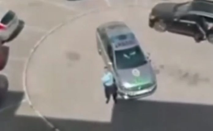 GNR dança Baby Shark para alegrar menina que estava à janela