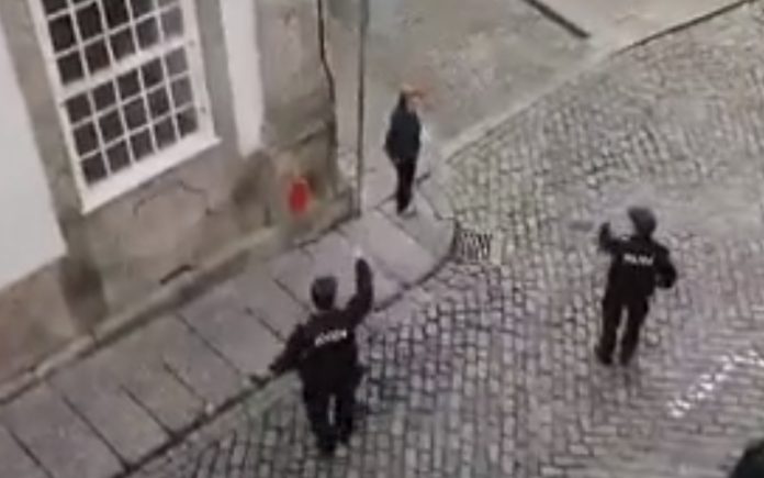 PSP de Guimarães eleva a voz a idosa que insistia em andar na rua