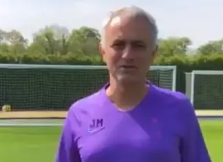 Mourinho protagoniza cena engraçada ao participar do Home Goal Challenge