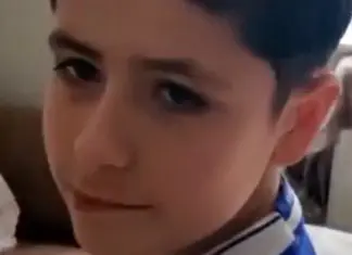 Menino pede ao pai que lhe corte o cabelo ao estilo Ronaldo mas o resultado não agradou