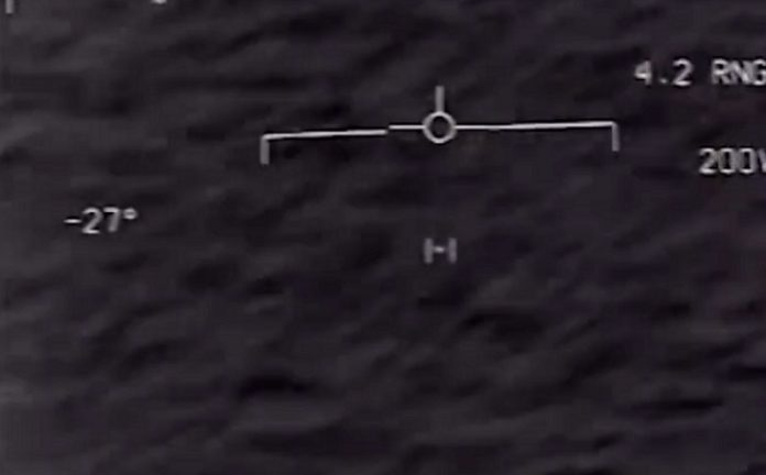 Pentágono publica três vídeos de encontros com OVNIS para acabar com equívocos