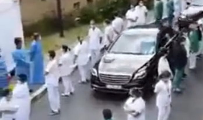 Profissionais de Saúde da Bélgica protestam e viram as costas à primeira-ministra