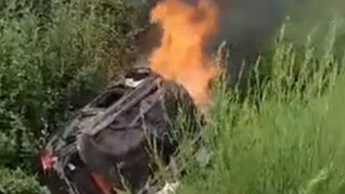 Condutor é salvo por bombeiro depois do carro despistar-se e incendiar-se na A28