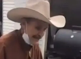 Família compra todos os gelados de vendedor de 70 anos no Dia do Pai