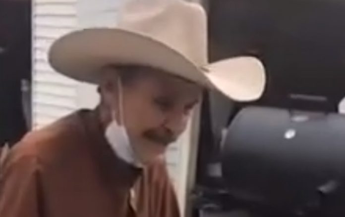 Família compra todos os gelados de vendedor de 70 anos no Dia do Pai