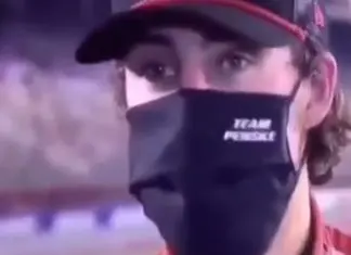 Piloto esquece-se que tem máscara durante flash interview e protagoniza momento de humor