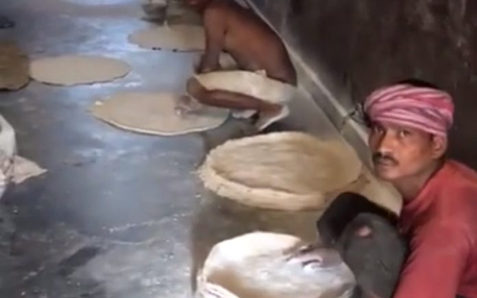Produção artesanal de pão na Índia é de deixar qualquer um de cabelos em pé
