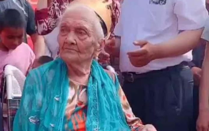 Mulher chinesa festeja os seus 134 anos com um grande banquete