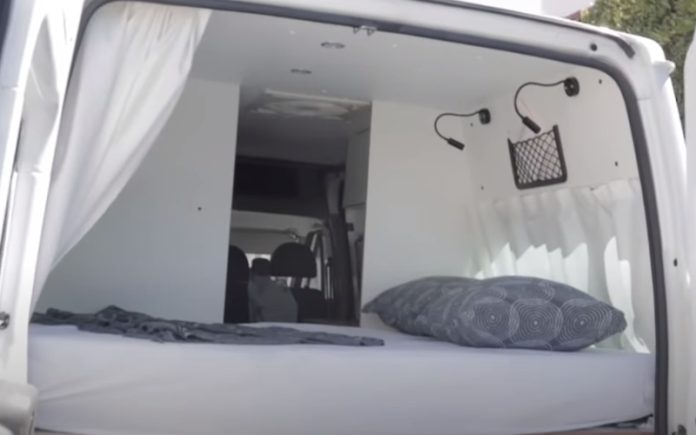 Português-mostra-processo-de-transformação-da-sua-Ford-Transit-numa-autocaravana
