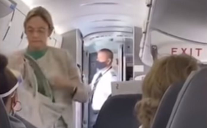 Tripulação-expulsa-passageira-de-avião-que-se-recusou-a-usar-máscara-durante-o-voo