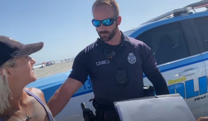 Mulher quase foi presa nos Estados Unidos por usar biquíni brasileiro