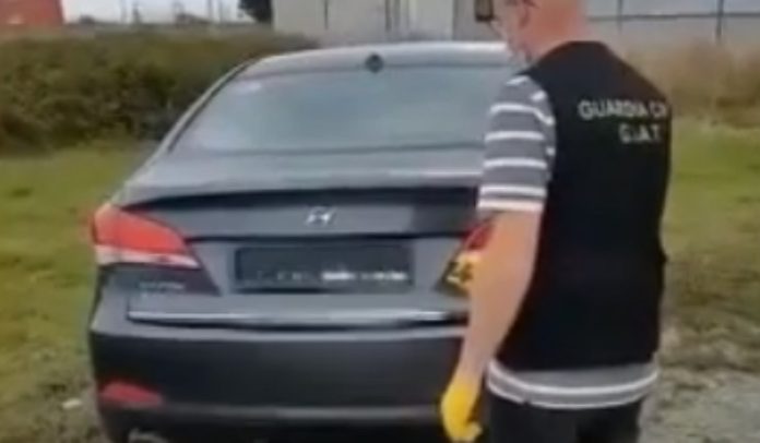 Polícia apanha condutor que usava sistema para ocultar matrícula de carro