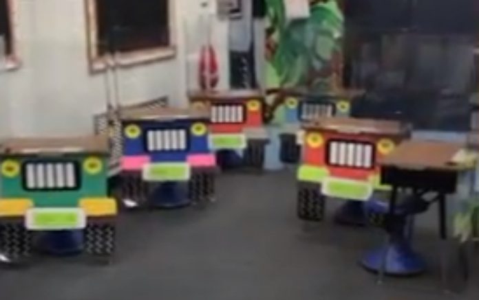 Professoras criativas transformam secretárias para garantir distanciamento social na escola Professoras criativas transformam secretárias para garantir distanciamento social na escola