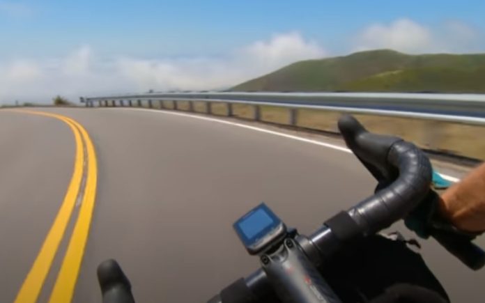 Ciclista atinge os 75 Kmh a fazer uma descida perfeita Ciclista atinge os 75 Km/h a fazer uma descida perfeita