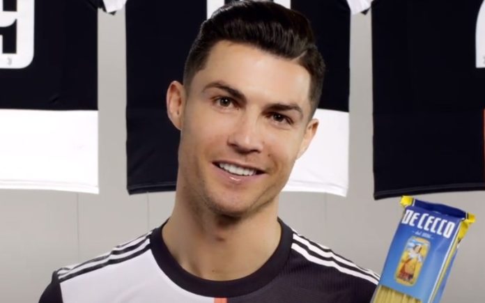 Cristiano Ronaldo faz anúnicio de publicidade em Itália a falar português Cristiano Ronaldo faz anúnicio de publicidade em Itália a falar português