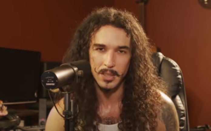 Homem imita a voz de 20 artistas conhecidos na perfeição Homem imita a voz de 20 artistas conhecidos na perfeição