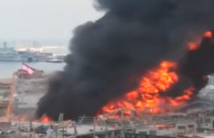Porto de Beirute sofre grande incêndio um mês depois das explosões