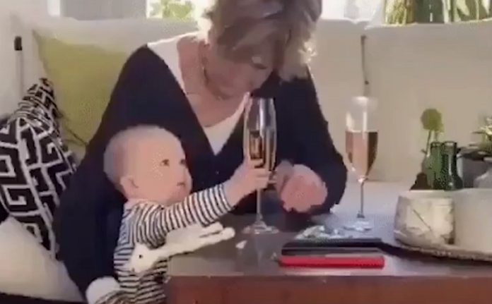 Avó deixa cair bebé ao chão para segurar copo de espumante