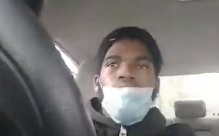 Condutor é vítima de carjacking enquanto fazia um direto para o Facebook Condutor é vítima de carjacking enquanto fazia um direto para o Facebook