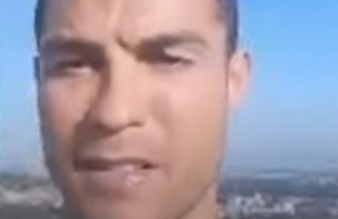 Cristiano Ronaldo faz direto para falar com os fãs sobre o isolamento Cristiano Ronaldo faz direto para falar com os fãs sobre o isolamento