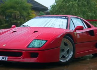 Homem de 80 anos conduz Ferrari F40 no seu dia a dia