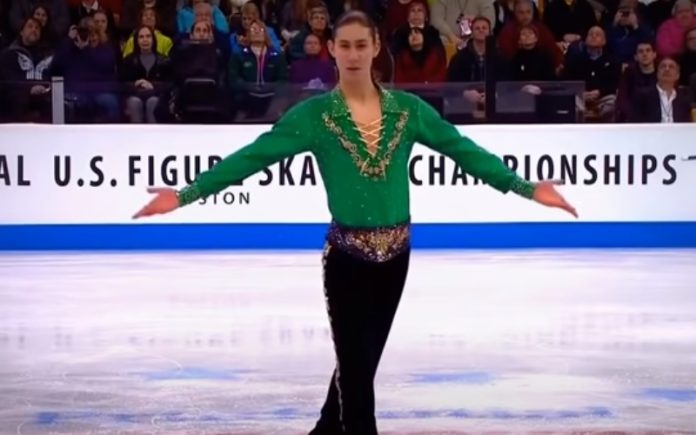 Jovem faz das mais belas performances em patinagem artística Jovem faz das mais belas performances em patinagem artística