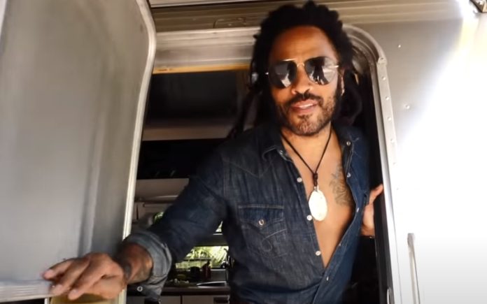Lenny Kravitz mostra a sua caravana onde vive nas Bahamas
