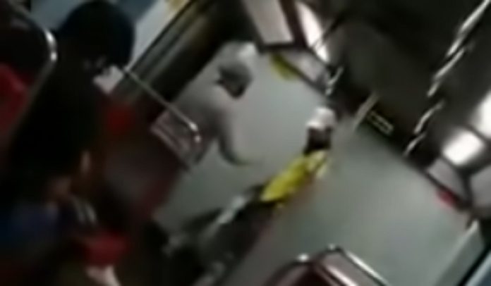 Passageiro do Metro de Lisboa passa-se com jovem que tinha música nas alturas