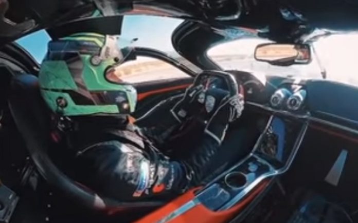 SSC Tuatara atinge os 532,7 km/h e bate recorde mundial de velocidade