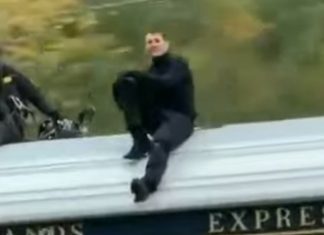 Tom Cruise descansa em cima de comboio em andamento, durante filmagens para Missão Impossível 7