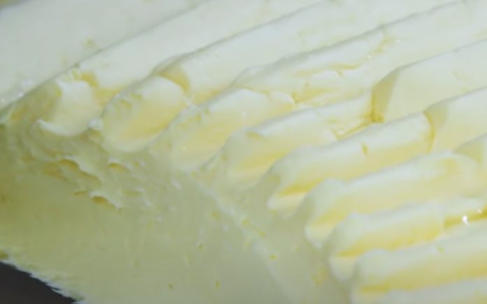 Vídeo mostra processo de fabrico artesanal da melhor manteiga do mundo