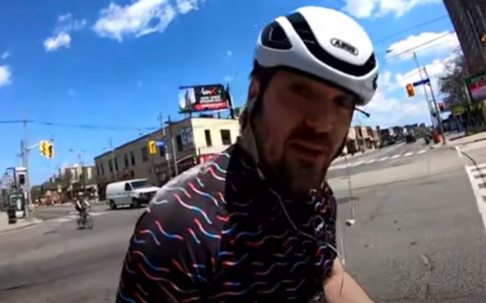 Acidente entre motociclista e ciclista está a deixar muitas dúvidas quanto ao culpado Acidente entre motociclista e ciclista está a deixar muitas dúvidas quanto ao culpado