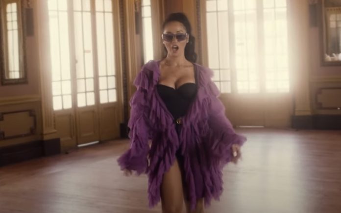 Ana Malhoa aparece toda “turbinada“ no seu novo videoclipe Ana Malhoa aparece toda “turbinada“ no seu novo videoclipe