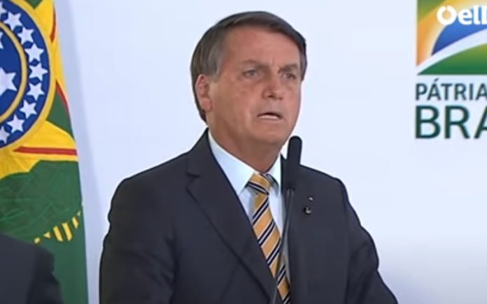 Bolsonaro: Brasil "tem de deixar de ser um país de maricas"