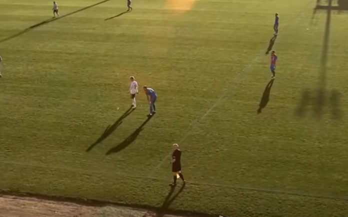 Camâra com sistema IA confunde cabeça do árbitro com a bola