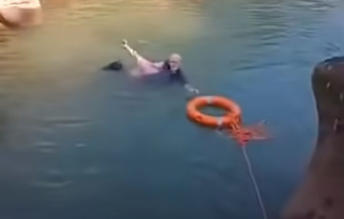 Diplomata britânico salva jovem de se afogar na China Diplomata britânico salva jovem de se afogar na China