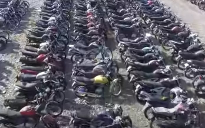 Drone capta imagens de um mar de carros e motas no Brasil Drone capta imagens de um mar de carros e motas no Brasil