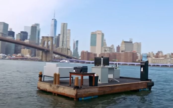 Escritório flutuante no rio em NY garante distanciamento social para evitar contágio Escritório flutuante no rio em NY garante distanciamento social para evitar contágio
