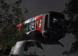 Escultura impede que carruagem de metro caia na Holanda