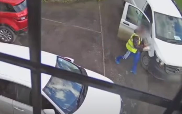 Estafeta fica com PlayStation 5 em vez de entregá-la ao cliente Estafeta fica com PlayStation 5 em vez de entregá-la ao cliente