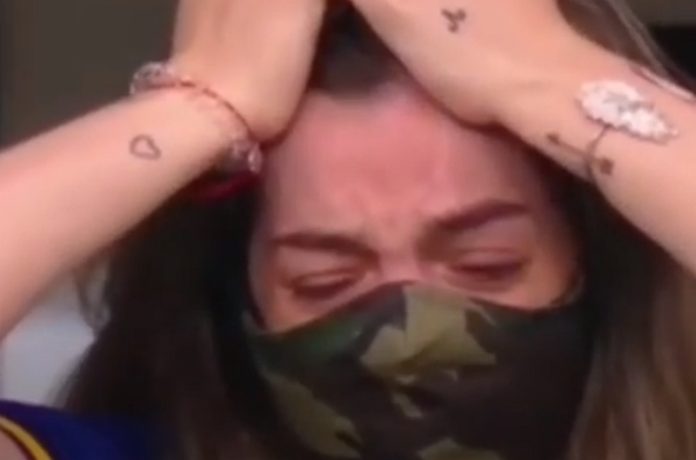 Filha de Maradona chora com homenagem feita por Boca Juniors