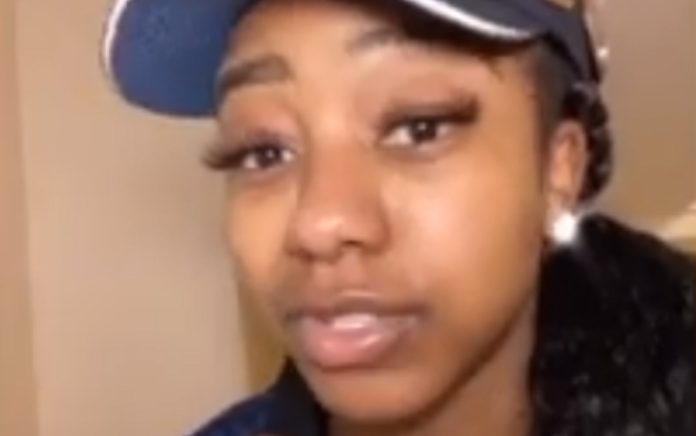 Funcionária de McDonald's explica como conseguir comida grátis na cadeia de fast food Funcionária de McDonald's explica como conseguir comida grátis na cadeia de fast food