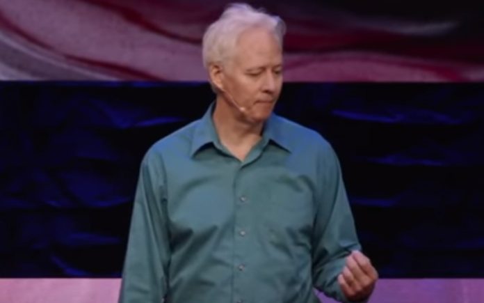 Jornalista revela em conferência que o inventor do racismo foi um português Jornalista revela em conferência que o inventor do racismo foi um português