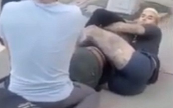 Jovem impede que homem roube um bebé nas ruas de Nova Iorque Jovem impede que homem roube um bebé nas ruas de Nova Iorque