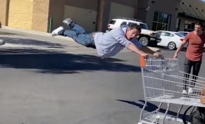 Mágico vai fazer compras a supermercado a flutuar Mágico vai fazer compras a supermercado a flutuar